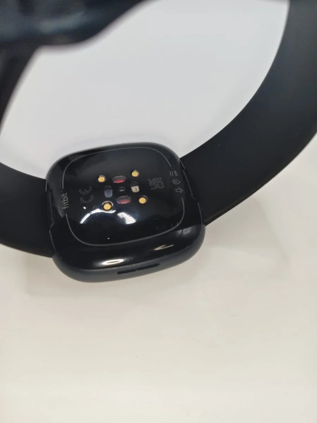Fitbit Versa 4 Nero