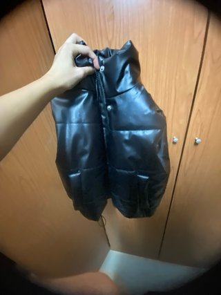 Chaleco Negro de piel corto