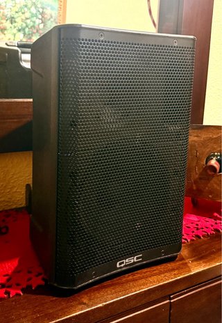 2 Altavoces QSC CP8 Negros