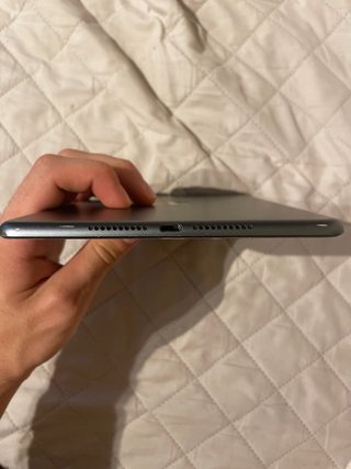 Apple iPad mini 5 space gray.