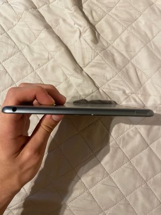 Apple iPad mini 5 space gray.