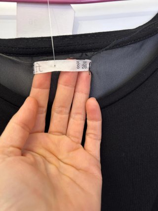 Remera negra dama talle S con etiqueta