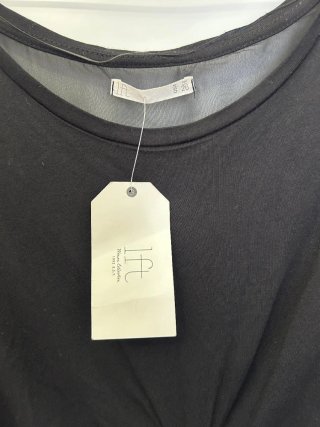 Remera negra dama talle S con etiqueta