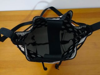 Bolso tipo cubo tendencia lunares blanco y negro