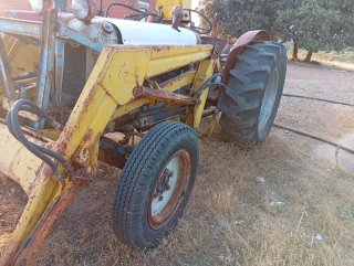 Tractor Ebro Super 55 con pala