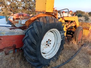 Tractor Ebro Super 55 con pala