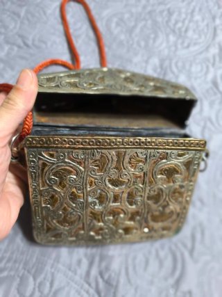 Bolso joya étnico con cordón