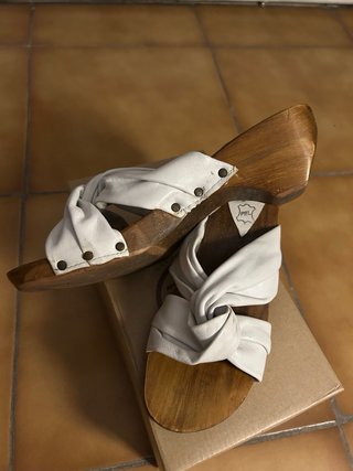 Sandalias Belatti Piel Blanca Madera Talla 38