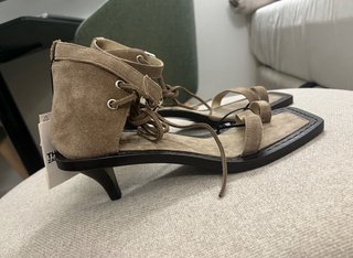 Sandalias serraje tacón Zara Talla 40