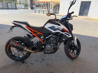 KTM Duke 125 NAKED Blanca y Naranja