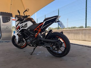KTM Duke 125 NAKED Blanca y Naranja