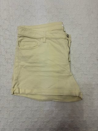Shorts H&M amarillos