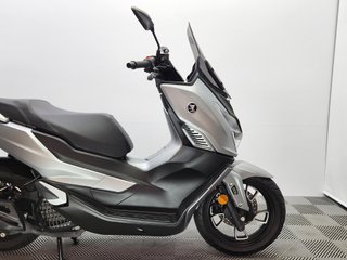 VOGE SR1 125 2024 7506 kms.