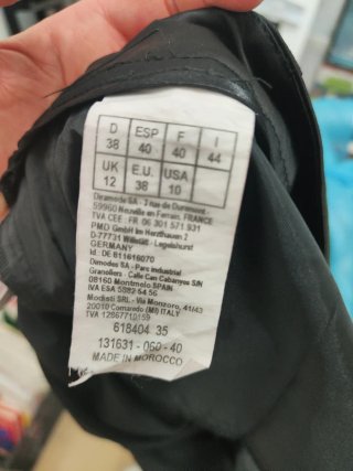 Pantalón corto negro satinado
