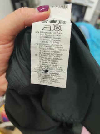 Pantalón corto negro satinado