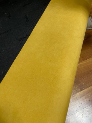 Divano giallo in tessuto, DA RINFODERARE