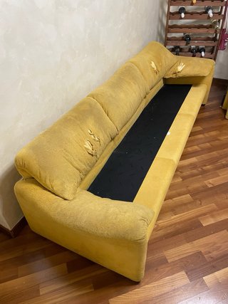 Divano giallo in tessuto, DA RINFODERARE