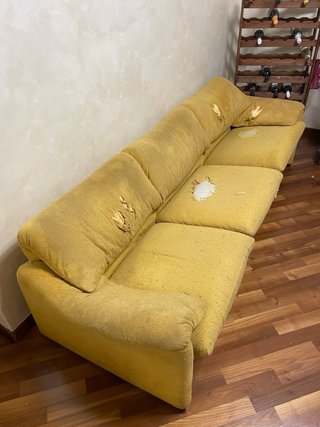 Divano giallo in tessuto, DA RINFODERARE