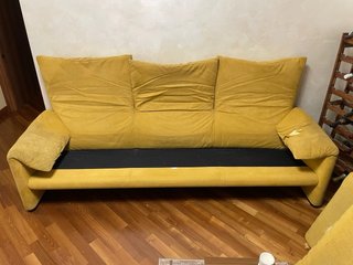 Divano giallo in tessuto, DA RINFODERARE
