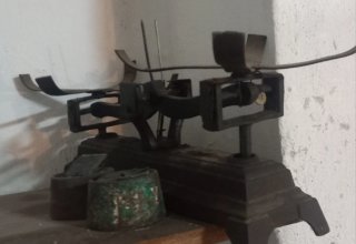 Balanza antigua de hierro