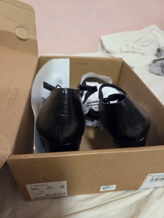 Zapatos negros sin estrenar