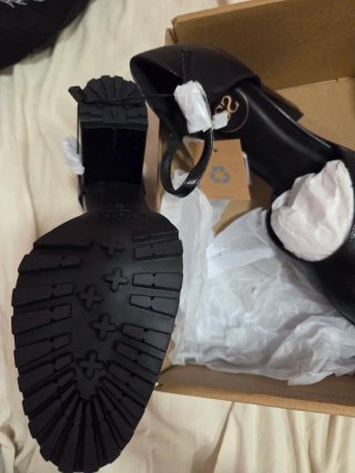 Zapatos negros sin estrenar