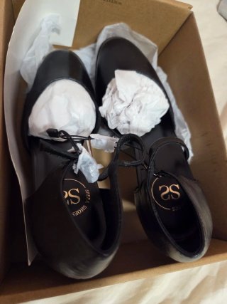 Zapatos negros sin estrenar