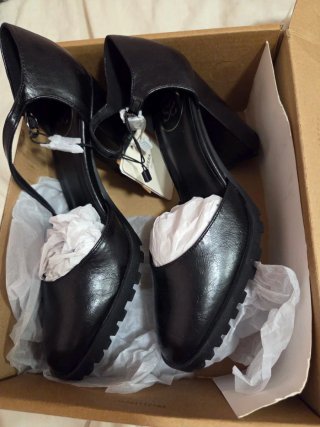 Zapatos negros sin estrenar