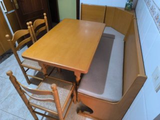 Mesa Comedor con Banco y Sillas de Madera