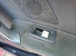 MANDO ELEVALUNAS TRASERO DERECHO VOLKSWAGEN TOURA