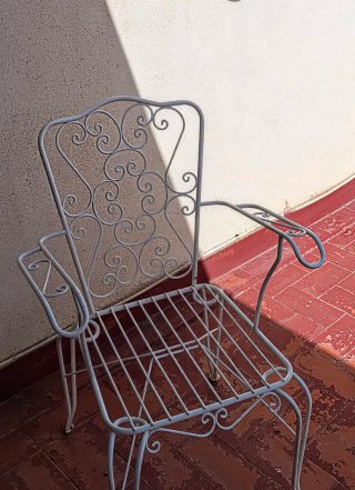 Mesa y 4 sillones forja terraza jardín