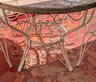 Mesa y 4 sillones forja terraza jardín