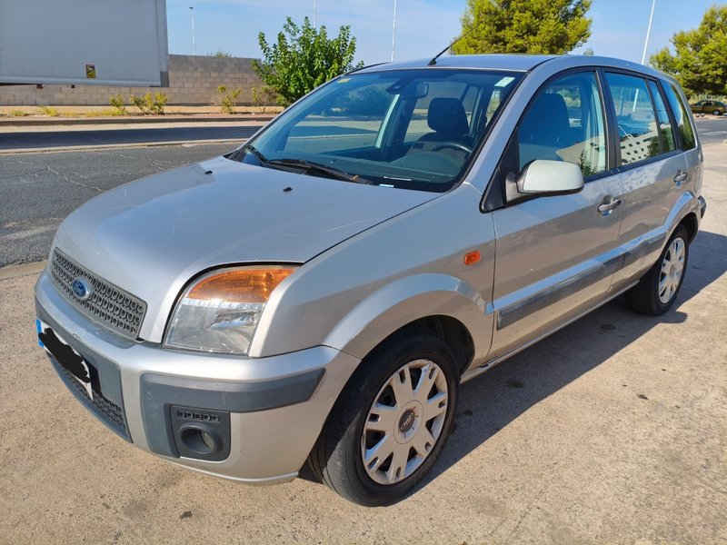 Ford Fusion 2006 - foto 1