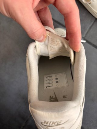Nike Air Force 1 Blancas Doradas