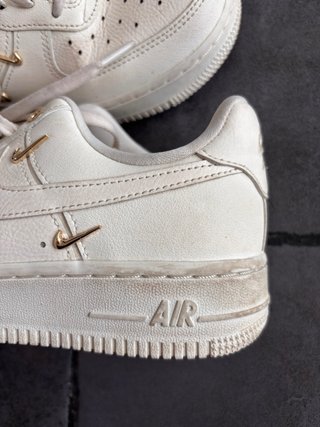 Nike Air Force 1 Blancas Doradas