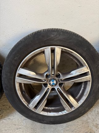 4 ruedas con llanatas de BMW