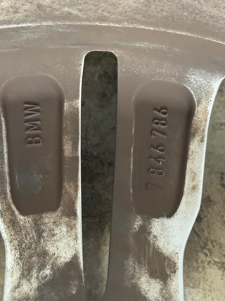 4 ruedas con llanatas de BMW
