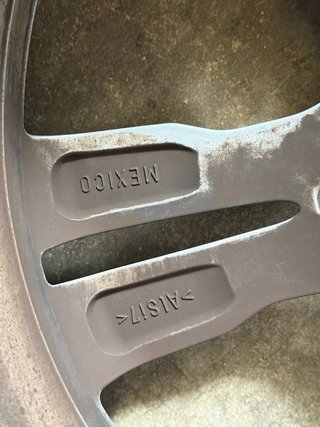 4 ruedas con llanatas de BMW