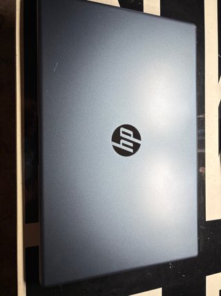 HP Laptop 15 (2023) para reparar o para piezas