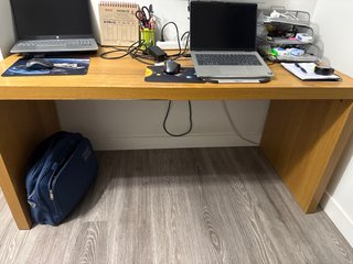 Escritorio de madera para ordenador