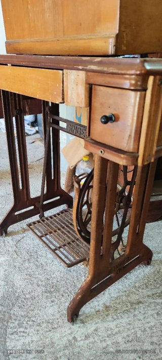 Máquina de coser antigua Singer pie hierro