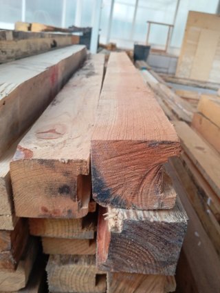 Listones, palos, puntales de madera