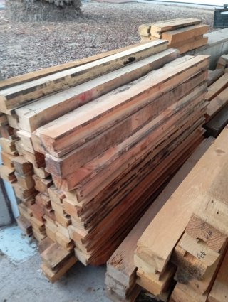 Listones, palos, puntales de madera