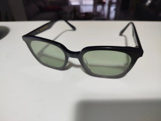 Gafas de sol Gentle Monster negras y verdes