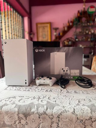 Xbox Series X Blanca con 2 Controles