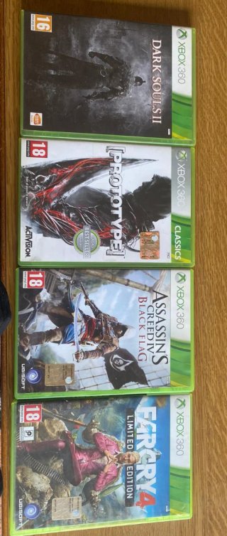 Xbox 360 Nera Completa di Cavi