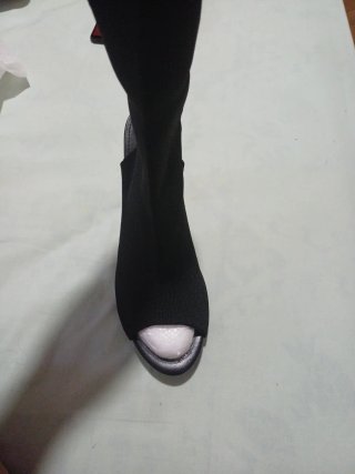 Botines negros tacón dorado de shein