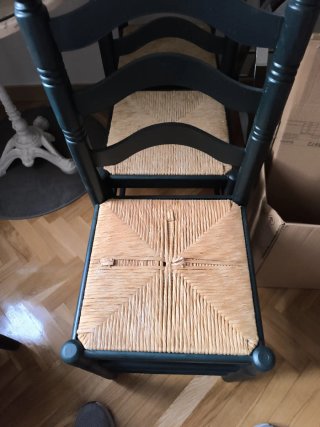 Sillas de madera con asiento de ratán, 3 unidades.