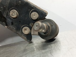 BRAZO SUSPENSION INFERIOR DELANTERO DERECHO FORD