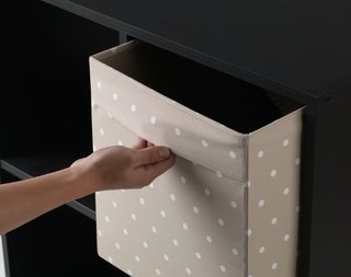 Caja IKEA DRÖNA beige con lunares 33x38x33 cm
